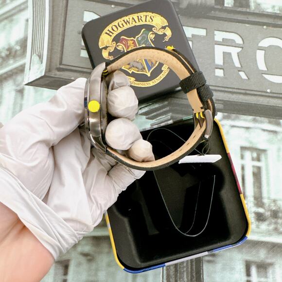 FOSSIL LE1159 Limited Edition Harry Potter™ Three-Hand Hufflepuff™ Nylon Watch - Picture 2 of 8